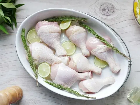 Loại vi khuẩn dễ mắc khi ăn thịt gia cầm sống