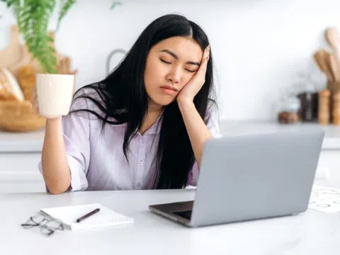 Buồn ngủ quá mức ban ngày có thể báo hiệu sa sút trí tuệ sớm