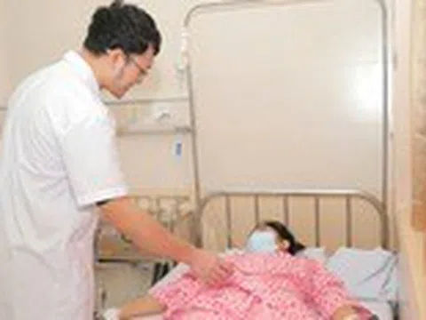 Người phụ nữ phải cắt bỏ buồng trứng vì chịu đau 3 ngày mới nhập viện