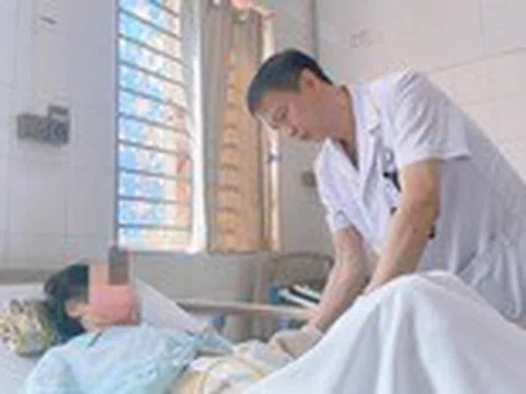 Tự thụt rửa đại tràng chữa ung thư, người phụ nữ nhập viện nguy kịch