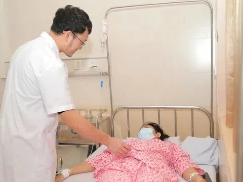 Chịu đau 3 ngày mới vào viện, người phụ nữ phải cắt buồng trứng