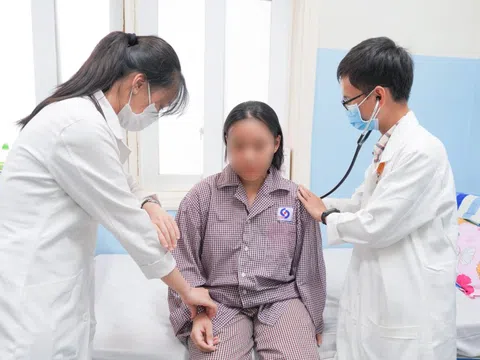 Thai phụ trẻ đông đặc 80% phổi, phải mổ bắt con khẩn cấp