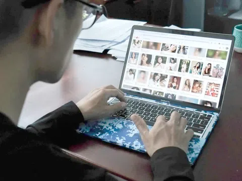 Trẻ xem 'phim đen', có nên dùng 'biện pháp mạnh'?