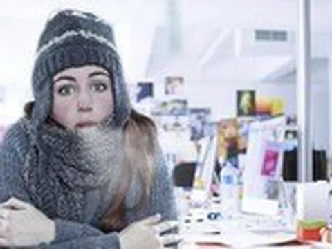 Tay chân tê cóng ngày lạnh, đeo găng tay vẫn lạnh: Đừng chủ quan