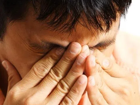 Người đàn ông có dấu hiệu đột quỵ nhẹ nhưng không nhận ra