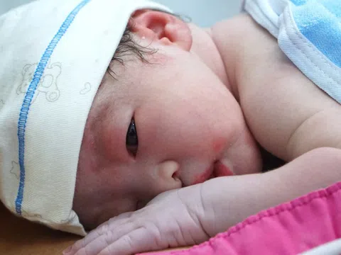 Khoảnh khắc những công dân 2025 đầu tiên của TP.HCM chào đời