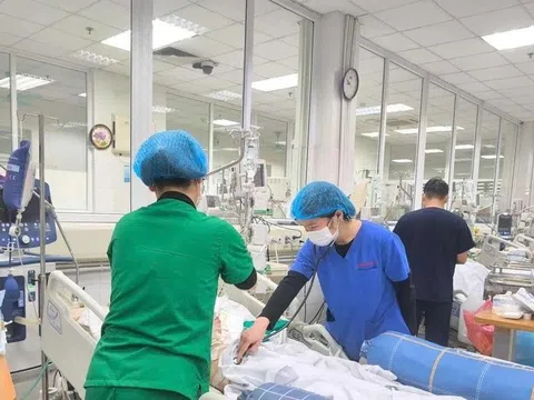 Thiếu nữ nguy kịch sau khi thoa thuốc trị mụn