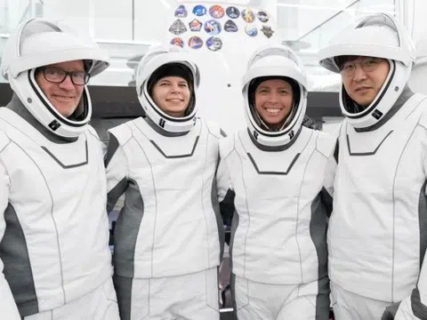 4 hành khách trên chuyến du hành của SpaceX qua các cực Trái Đất