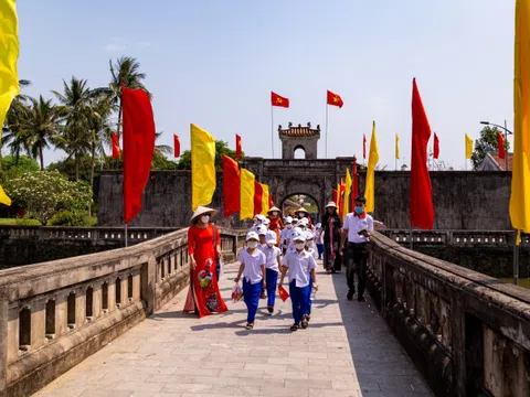 Loạt tour tìm lại lịch sử hào hùng hút khách dịp 30/4