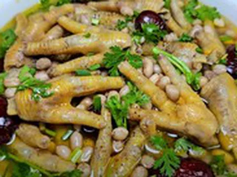 Chân gà hầm đậu phộng: Thần dược chữa bệnh xương khớp hay chỉ là lời đồn thổi?