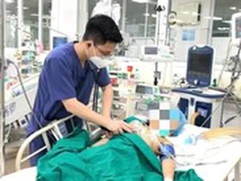 Bị thanh gỗ đâm vào chân khi đá bóng, một trẻ 7 tuổi nhập viện nguy kịch