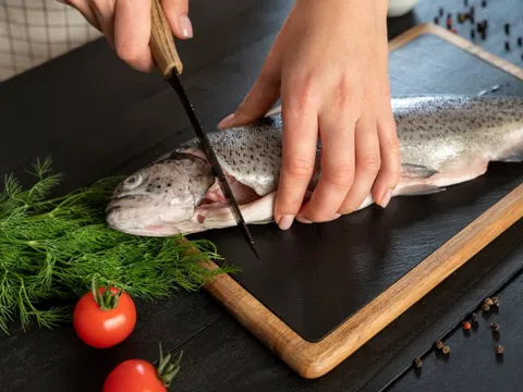 Ba loại vi khuẩn dễ mắc khi ăn cá sống