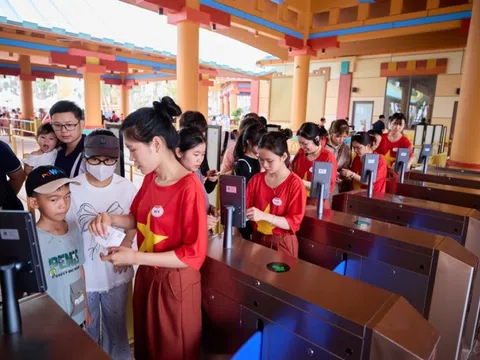 Sun World Hà Nam đón hàng nghìn du khách ngày đầu mở cửa
