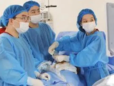 Cứu thai nhi tràn dịch màng phổi từ trong bụng mẹ
