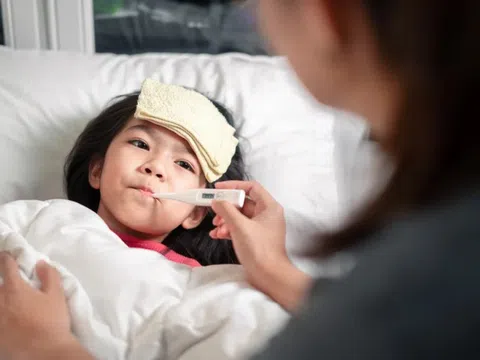 Phòng ngừa các bệnh thường gặp mùa nắng nóng cho trẻ