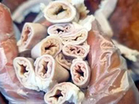 Người bán lòng se điếu kể chuyện đi 'săn hàng' lúc 0h sáng