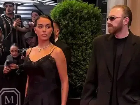 Bạn gái Ronaldo dự Met Gala
