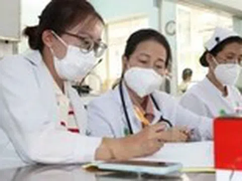 Bé trai 2 tuổi uống nhầm bột thông cống vì tưởng đồ ăn