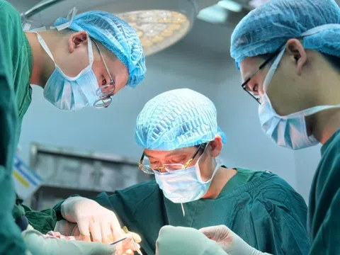 Cô gái 23 tuổi mắc ung thư ác tính