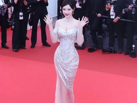 Đầm của NTK Việt lên thảm đỏ Cannes