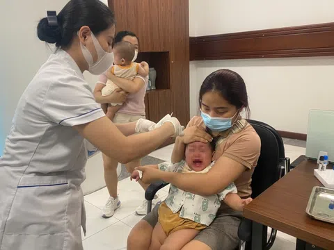 Hà Nội ghi nhận nhiều trẻ nhập viện vì Covid-19
