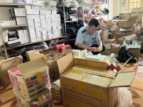 Tạm giữ hơn 2.000 sản phẩm mỹ phẩm không rõ nguồn gốc xuất xứ
