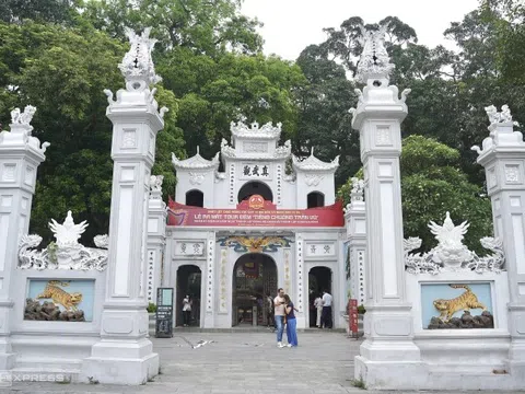 Hà Nội mở tour đêm 'Tiếng chuông Trấn Vũ'