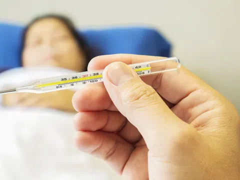 Phân biệt sốt xuất huyết và Covid-19