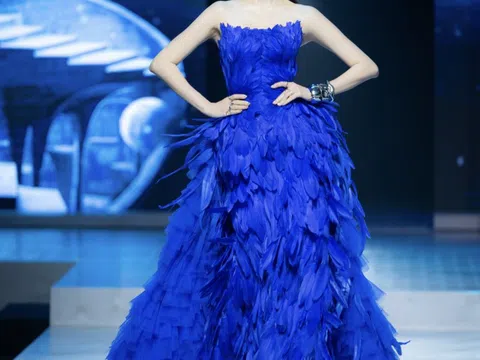 Khánh Vân, Xuân Hạnh diễn đầm cảm hứng ánh trăng