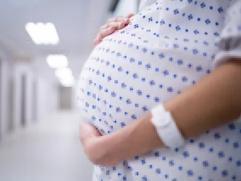 Bà bầu mắc viêm gan B có thể lây bệnh cho em bé?