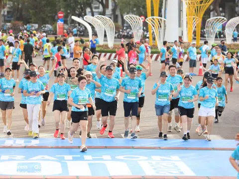 Chủ tịch UBND tỉnh Bình Định chạy 5km VM Quy Nhơn