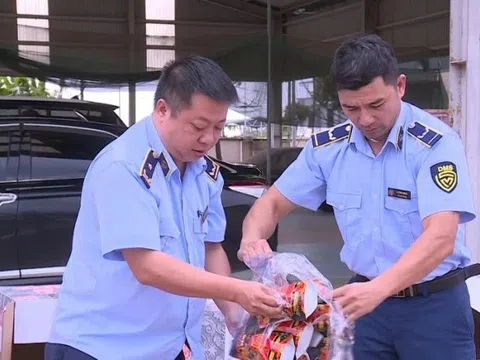 Tiêu hủy gần 2.000 gói bim bim giả mạo nhãn hiệu 'tăm cay Bà Tuyết'