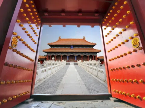 Ý nghĩa của 81 chiếc đinh trên cổng chính Tử Cấm Thành