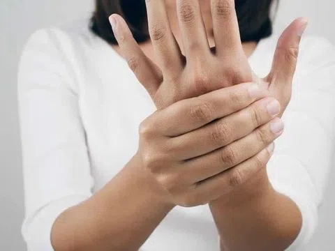 Tê tay là dấu hiệu của bệnh gì?