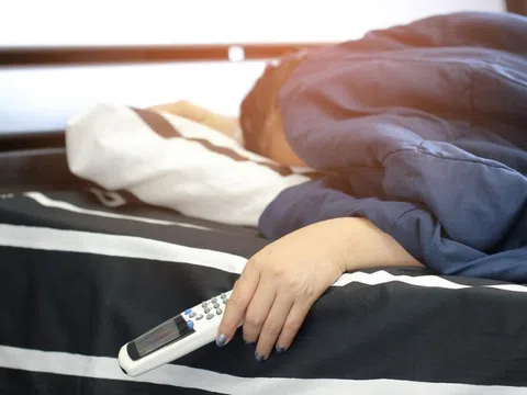 Điều gì xảy ra khi ngủ với điều hòa cả đêm?