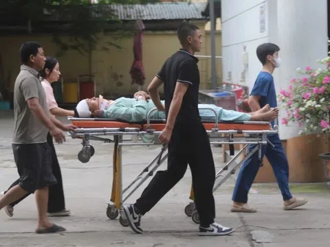 Tình hình mới nhất của nam sinh Hà Nội nằm cáng đi thi tốt nghiệp