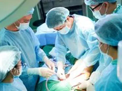Nghiện tiêm filler một cô gái Việt bị hoại tử đùi, phải mổ hơn 60 lần để giành lại sự sống
