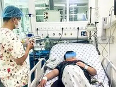 12 tuổi nhưng nặng 83kg, bé trai suy hô hấp nặng, tổn thương gan khi mắc sốt xuất huyết