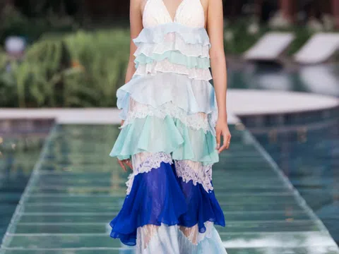 Hà Trúc Linh lần đầu diễn mở màn show thời trang