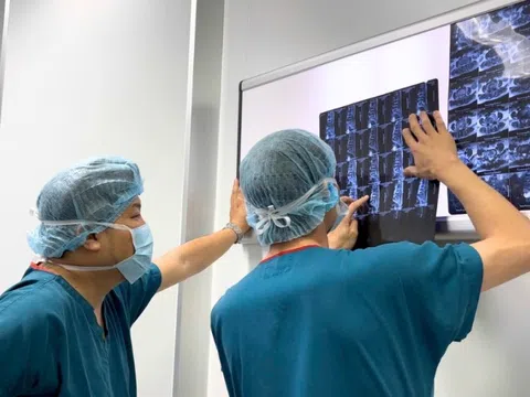 Vinmec Phú Quốc phẫu thuật cột sống ít xâm lấn cho người cao tuổi