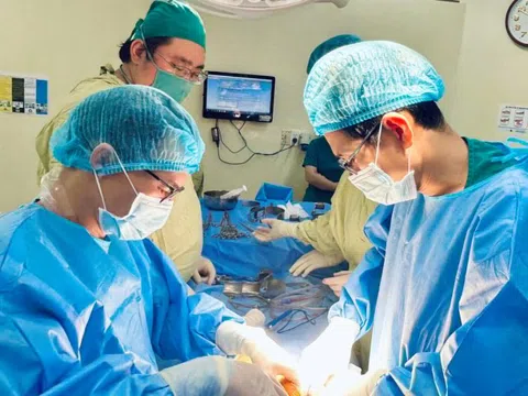 Hai người thoát bóng tử thần nhờ thận hiến của người chết não