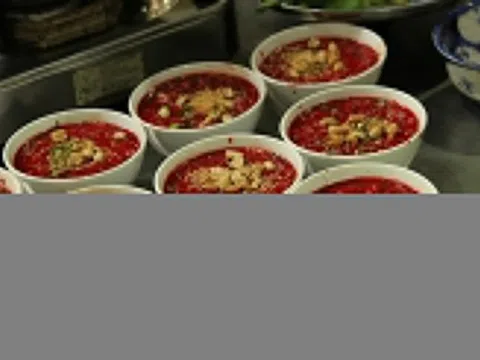 Sau bữa ăn tiết canh, 2 người không qua khỏi, nhiều người nhập viện