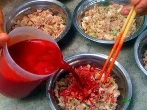 Hé lộ quán bán tiết canh, lòng lợn làm 2 người không qua khỏi
