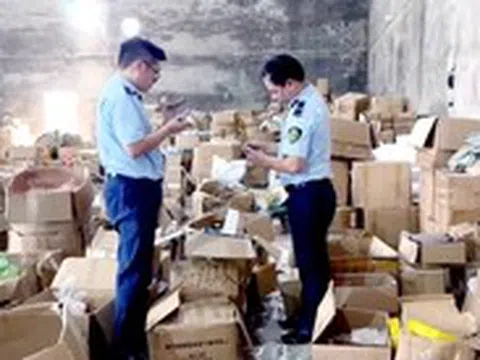 Quản lý thực phẩm trong 'siêu đô thị': Không ngoại lệ cho hàng nhà làm