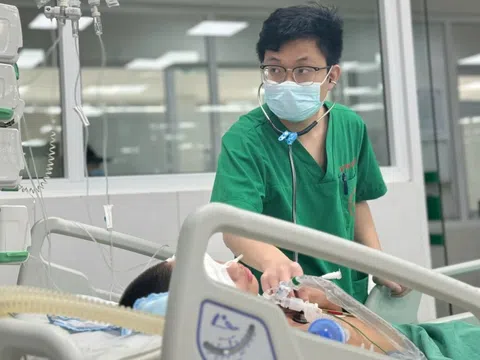 Nam sinh 17 tuổi hôn mê sau cơn sốt 39 độ C