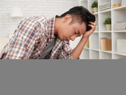 Căn bệnh khiến nam giới ngại cởi áo, né tránh đám đông