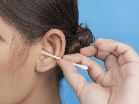 Suýt điếc vĩnh viễn vì thói quen nhiều người có