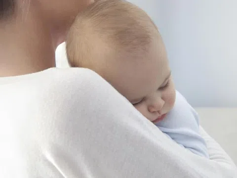 Biểu hiện viêm màng não do não mô cầu ở trẻ