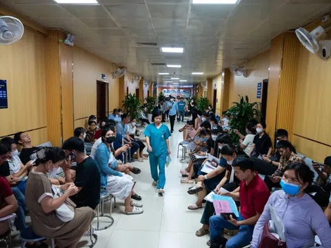 Khoa IVF đông kín chỗ từ sáng sớm