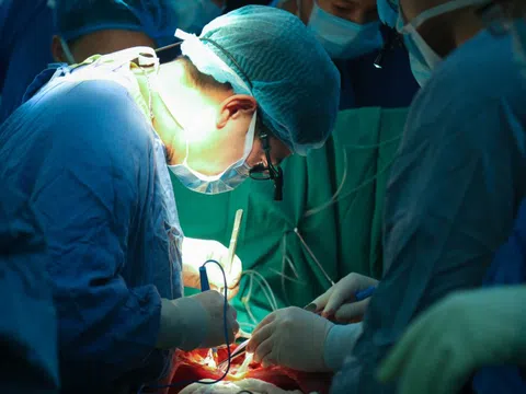 Lần đầu tiên Việt Nam ghép thành công đồng thời tim - phổi cho người bệnh suy tạng